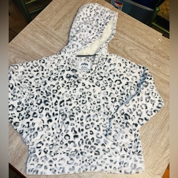 Makers Mark Cuddly Plush Pullover - Picture 2 of 5